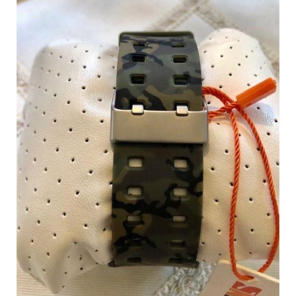 Military Watch by Skmei - Picture 3 of 5